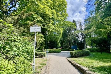 WOHNEN MIT CHARAKTER - LUXURIÖSE Maisonette mit 3 Terrassenbereichen! - Viel Grün Rundherum