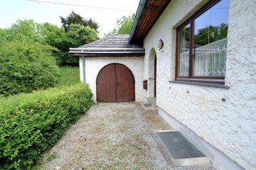 LÄNDLICHE IDYLLE - STADTNAH LEBEN! Geräumiges Einfamilienhaus mit tollem Grundriss! - Garage Eingang