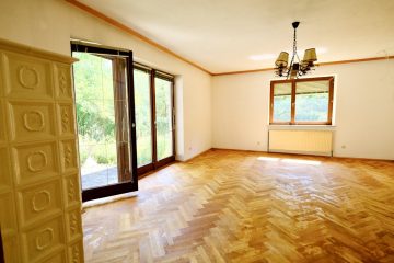 LÄNDLICHE IDYLLE - STADTNAH LEBEN! Geräumiges Einfamilienhaus mit tollem Grundriss! - Wohnraum Mit Blick Ins Grüne